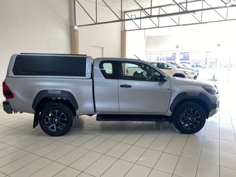 2023 Toyota Hilux XC 2.8 RB LGD MT pictures