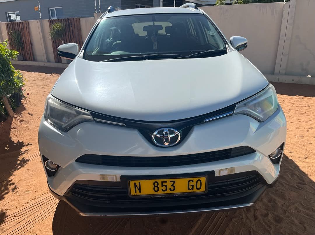 2017 Toyota RAV4  2.0 GX pictures