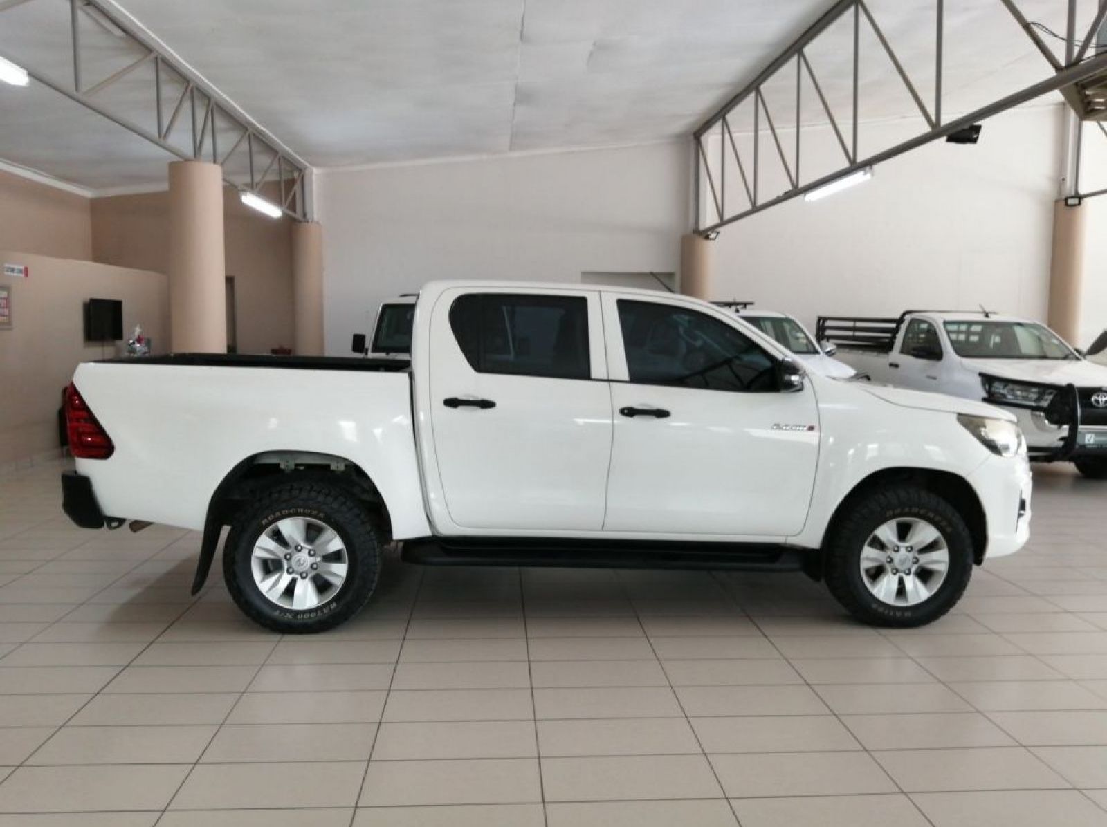2020 Toyota Hilux 2.4 D/C 4x4 SRX pictures