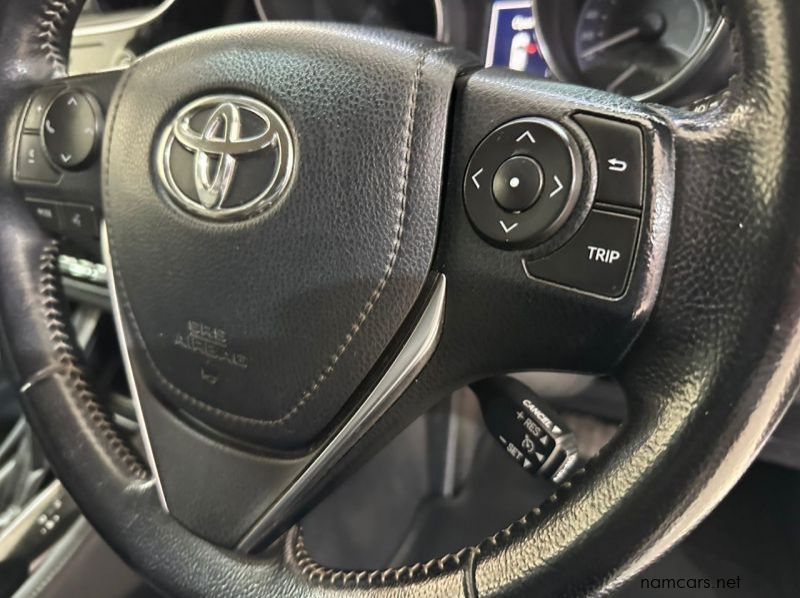 2015 Toyota AURIS pictures