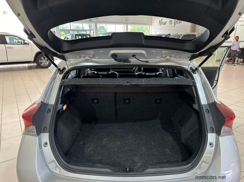 2015 Toyota AURIS pictures