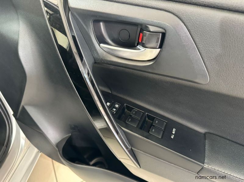 2015 Toyota AURIS pictures