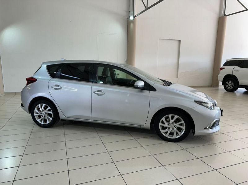 2015 Toyota AURIS pictures