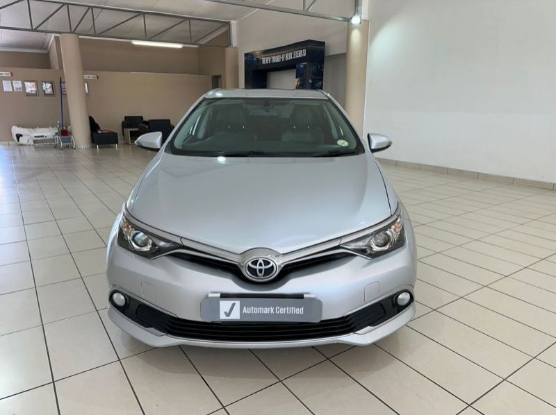 2015 Toyota AURIS pictures