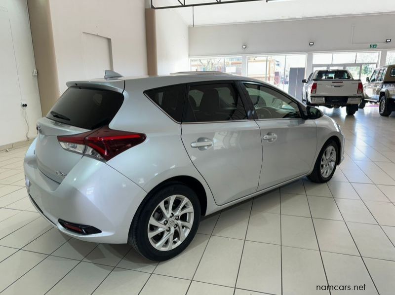 2015 Toyota AURIS pictures