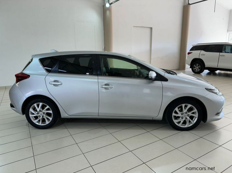 2015 Toyota AURIS pictures