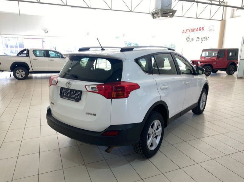 2014 Toyota Rav 4  2.0  GX 2WD pictures