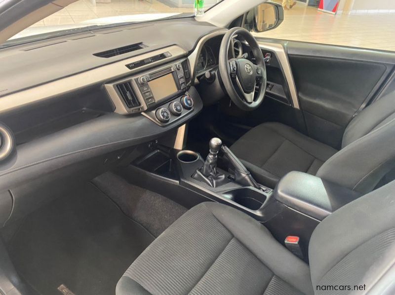 2014 Toyota Rav 4  2.0  GX 2WD pictures