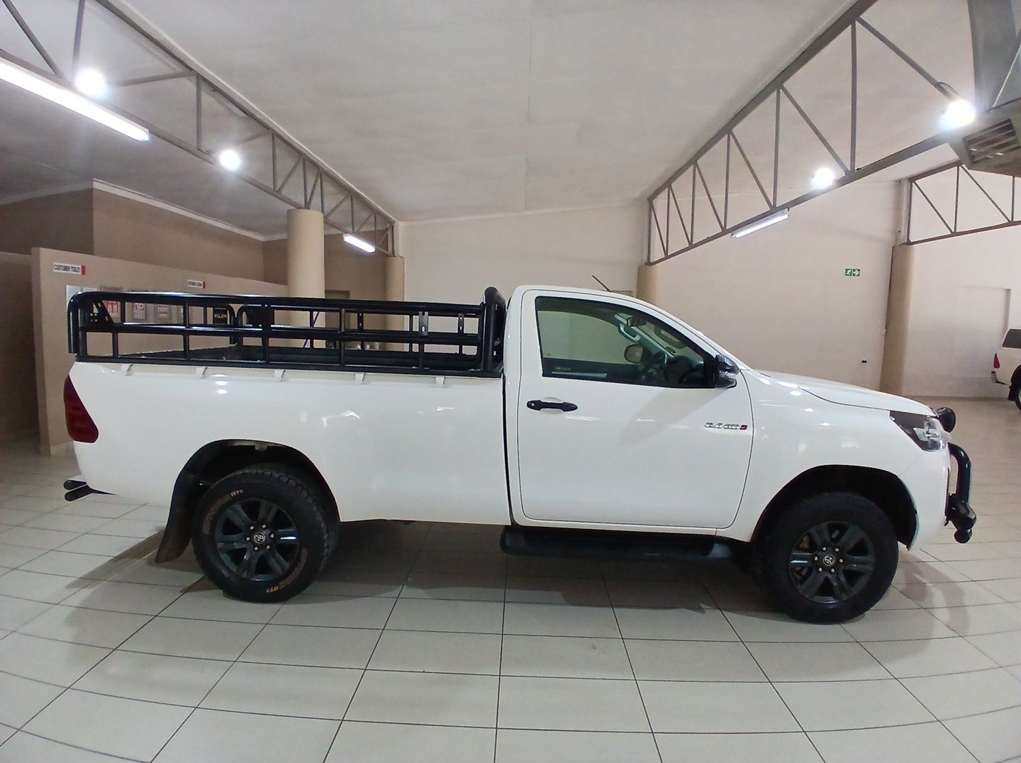 2024 Toyota Hilux 2.4 S/C 4x4 AT Raider pictures
