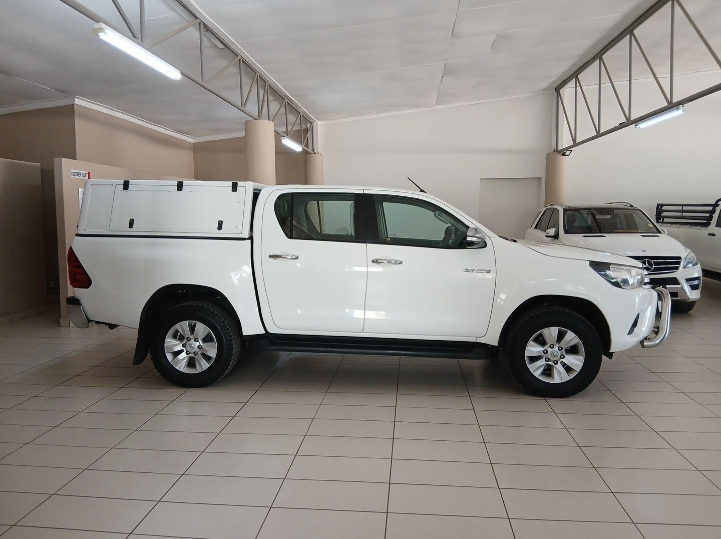 2016 Toyota Hilux 2.8 D/C 4x4 AT Raider pictures