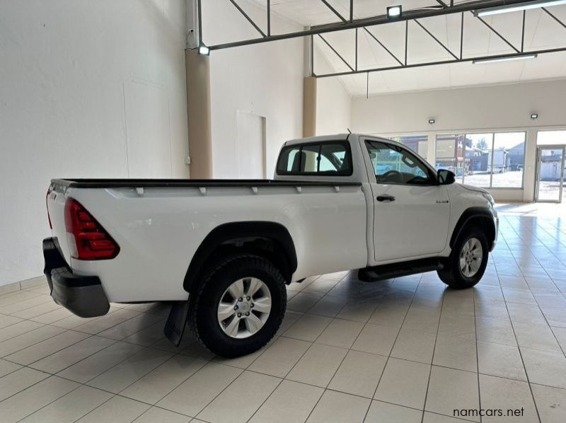 2020 Toyota Hilux 2.4 4x4 pictures