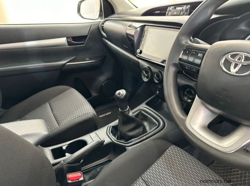 2020 Toyota Hilux 2.4 4x4 pictures