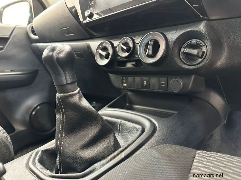 2020 Toyota Hilux 2.4 4x4 pictures