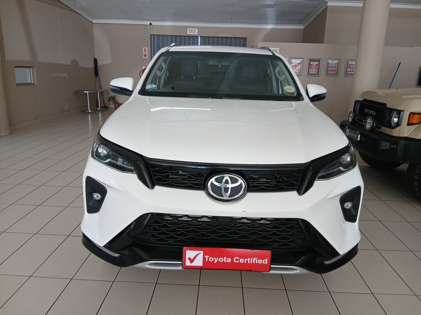 2025 Toyota Fortuner 2.4 4x4 AT pictures