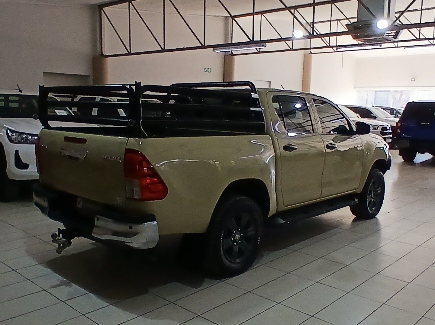 2022 Toyota Hilux 2.4 D/C 4x4 AT Raider pictures