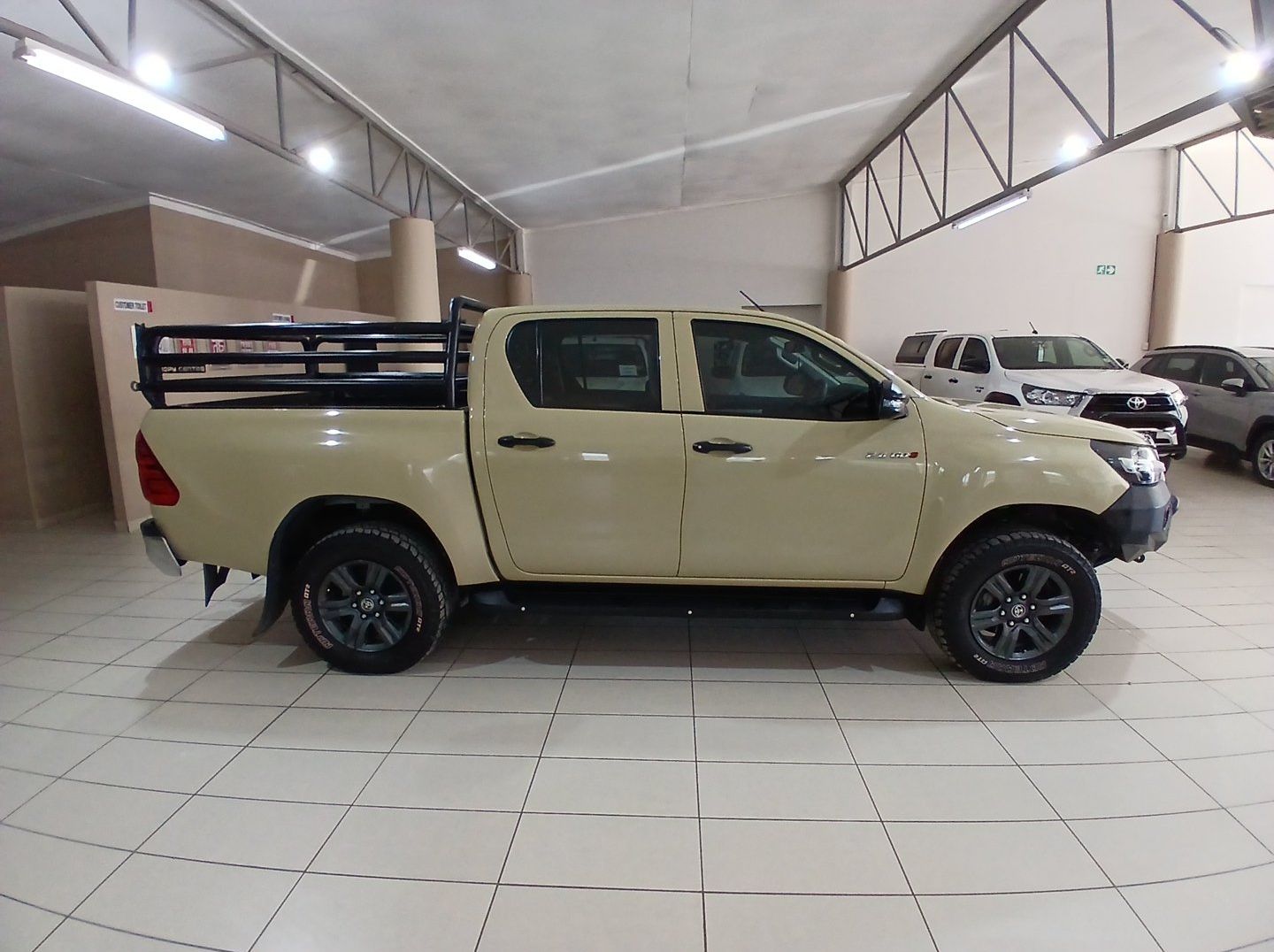 2022 Toyota Hilux 2.4 D/C 4x4 AT Raider pictures