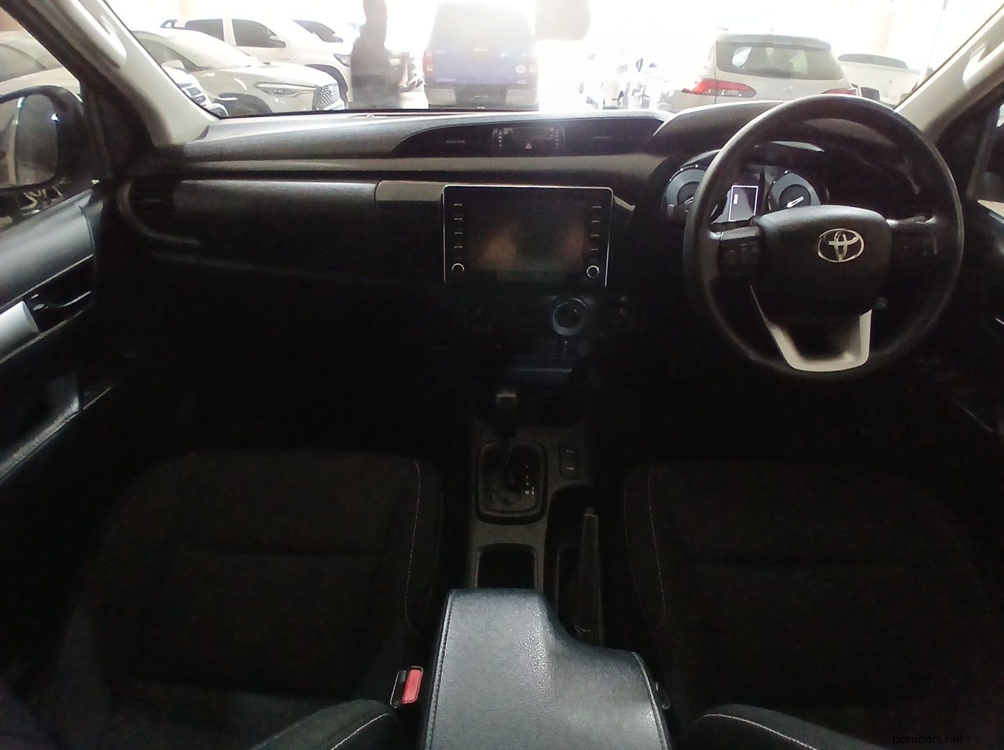 2022 Toyota Hilux 2.4 D/C 4x4 AT Raider pictures