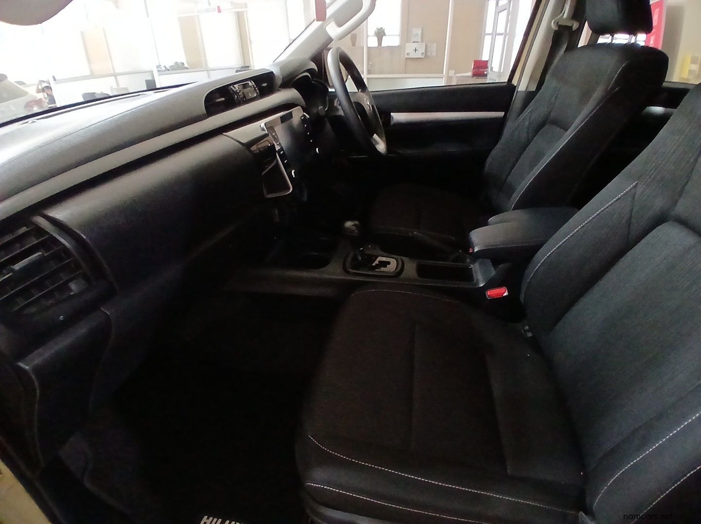 2022 Toyota Hilux 2.4 D/C 4x4 AT Raider pictures