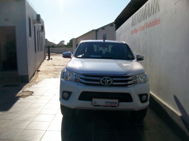 2016 Toyota HILUX 2.8 4X4 DC M/T pictures