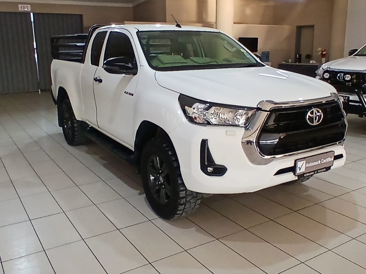 Used Toyota Hilux 2.4 E/Cab for sale in Windhoek, Walvis Bay, Okahandja, Gobabis, Mariental, Otjiwarongo, Ongwediva, Namibia