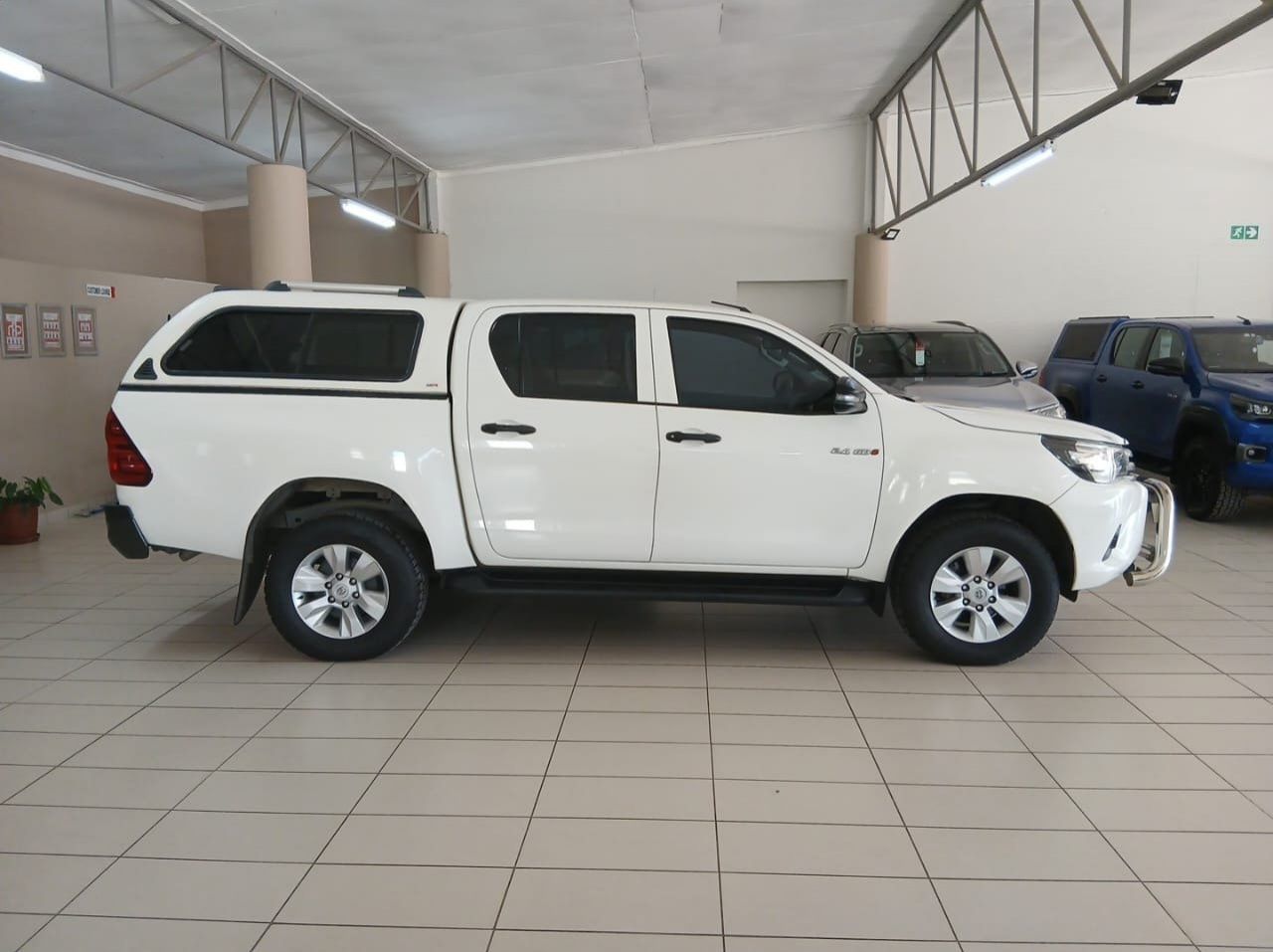 2018 Toyota Hilux 2.4 D/C SRX RB MT pictures
