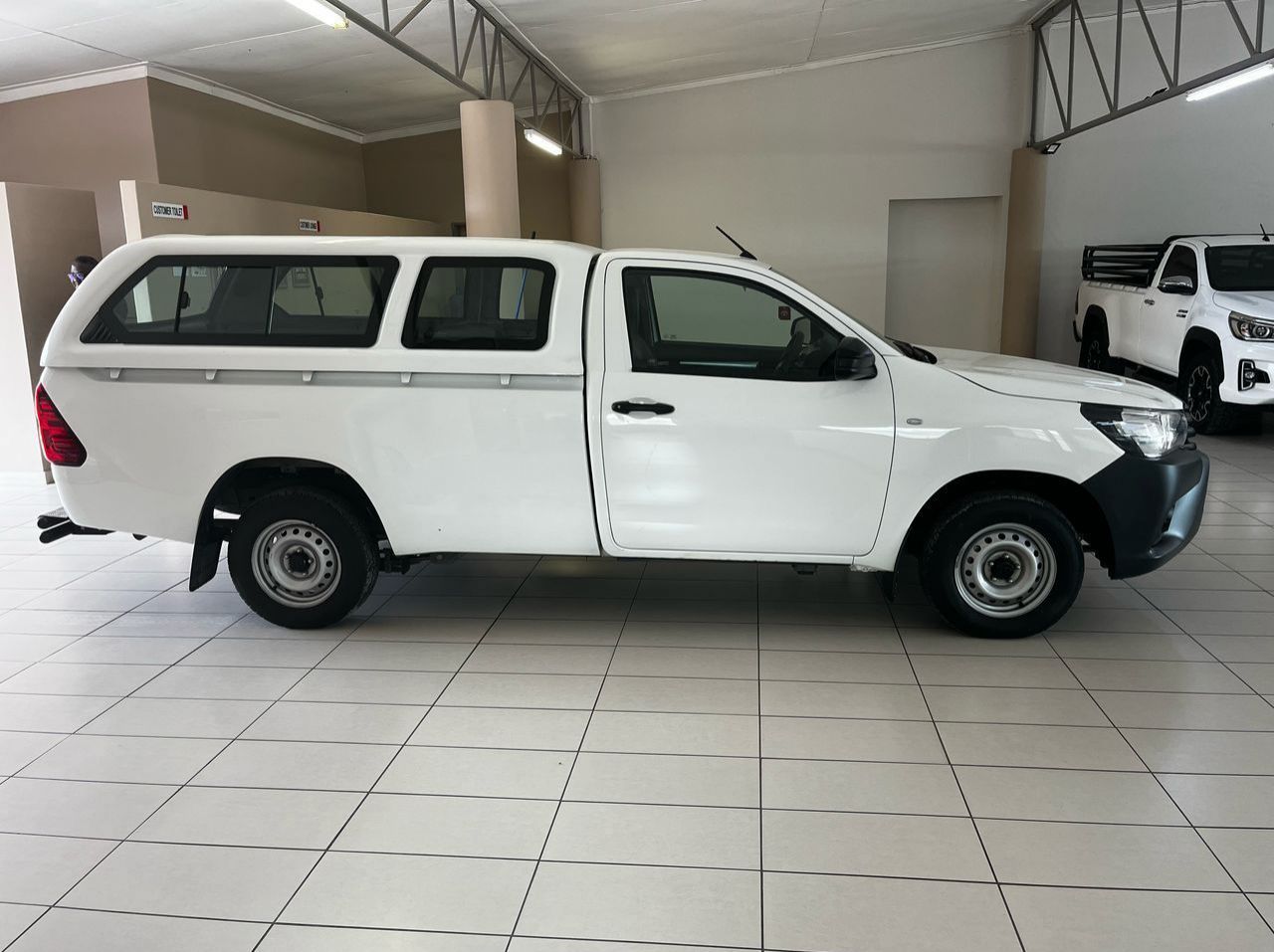 2024 Toyota HILUX 2.4 S/C 2X4 pictures
