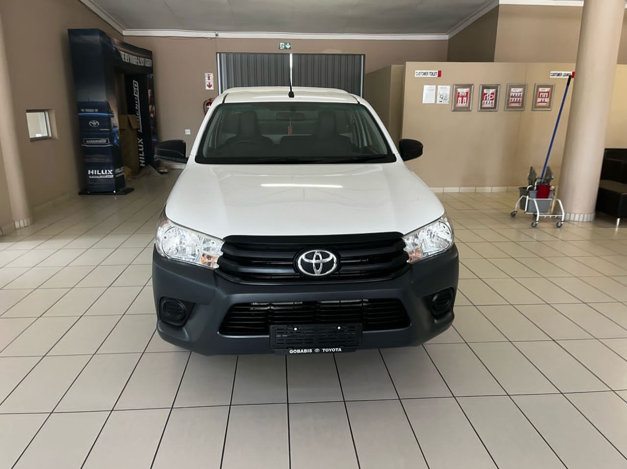 2024 Toyota HILUX 2.4 S/C 2X4 pictures