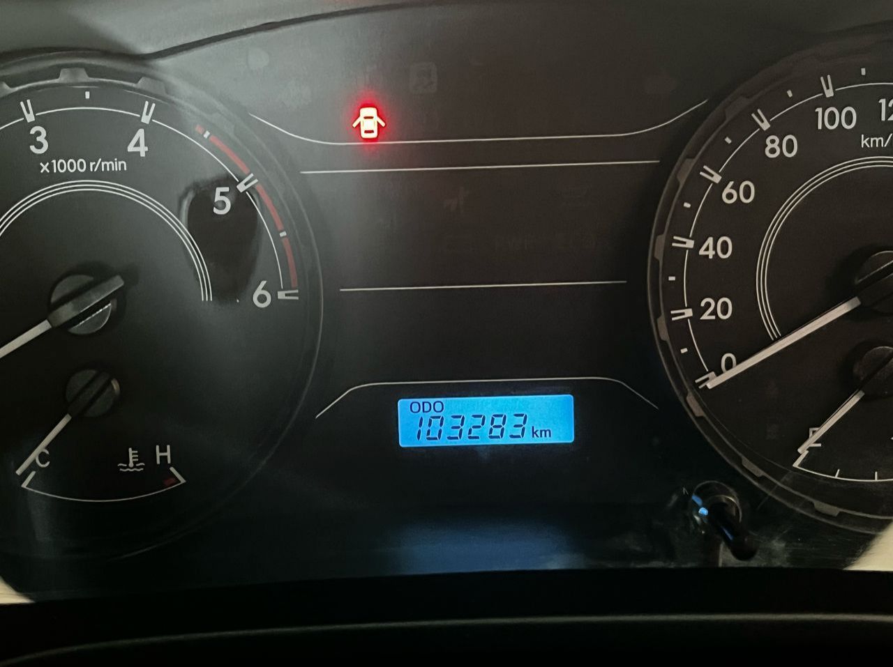 2024 Toyota HILUX 2.4 S/C 2X4 pictures