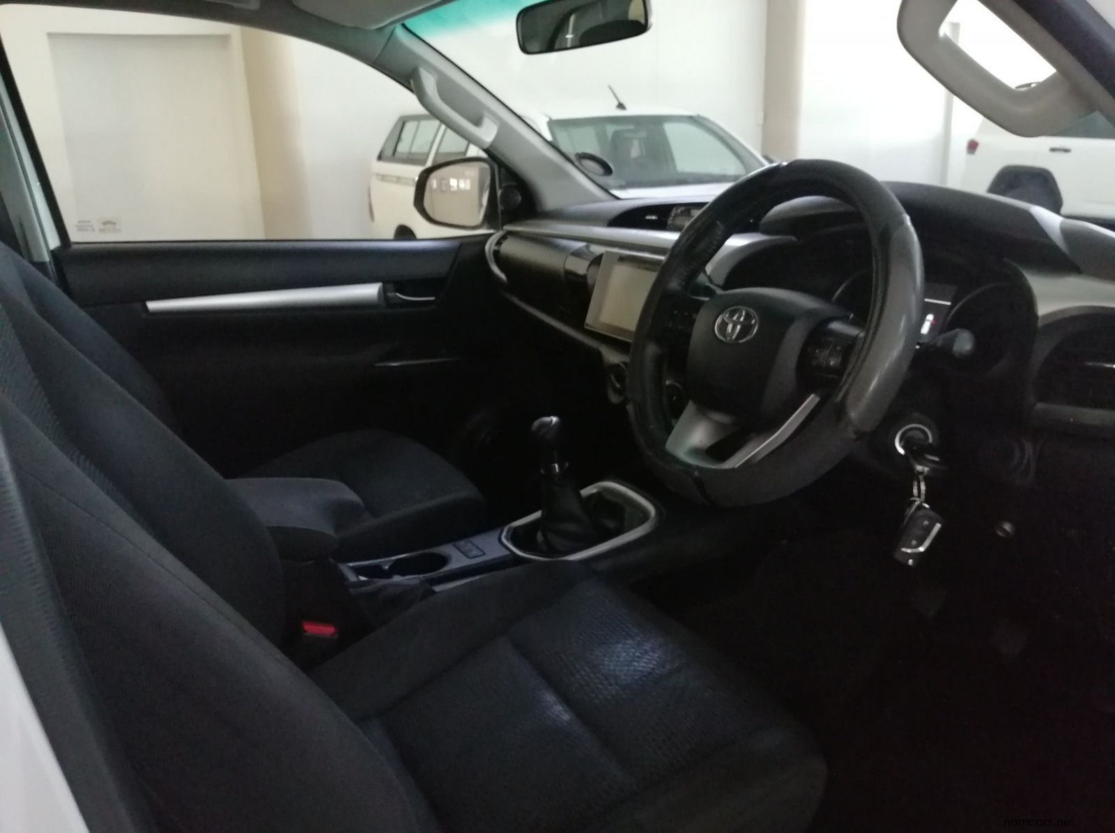 2016 Toyota Hilux 2.8 Raider S/C 4x4 MT pictures