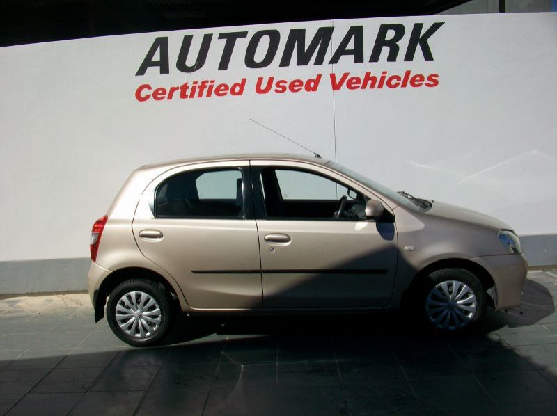 2014 Toyota ETIOS XS 1.5 HB pictures