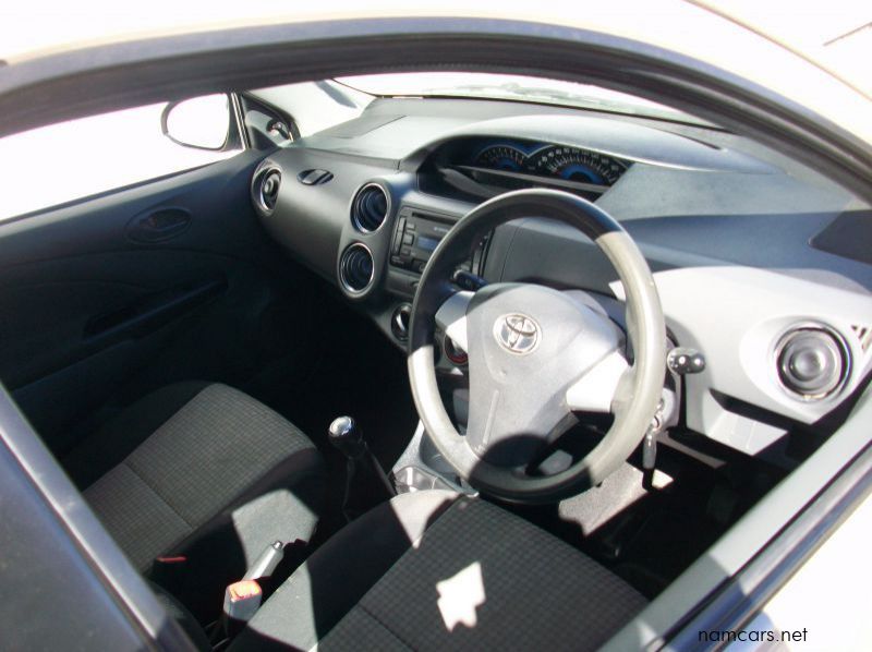 2014 Toyota ETIOS XS 1.5 HB pictures