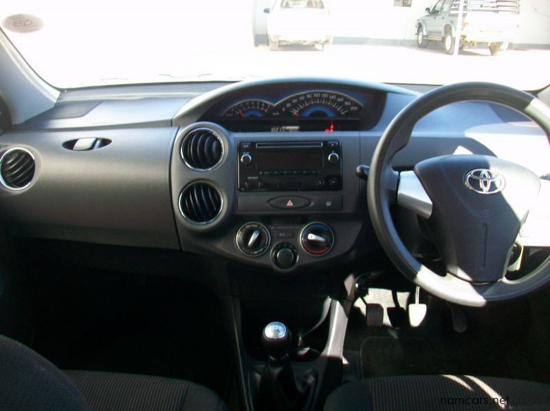 2017 Toyota ETIOS 1.5 SPRINT HB pictures
