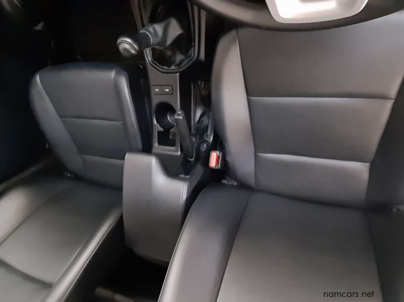 2022 Toyota Hilux D/C 2.7 VVTi RB 5 MT pictures