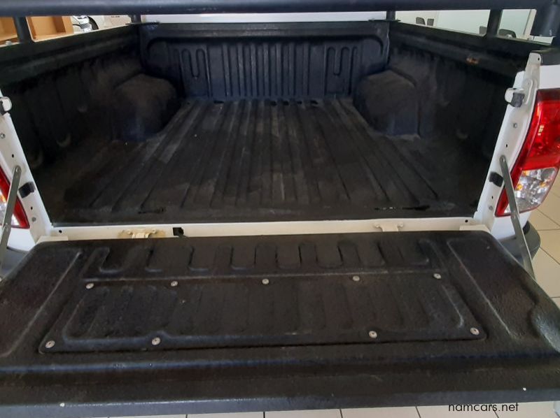 2022 Toyota Hilux D/C 2.7 VVTi RB 5 MT pictures