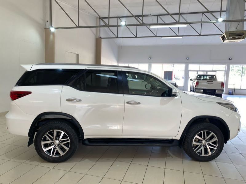 2017 Toyota Fortuner pictures