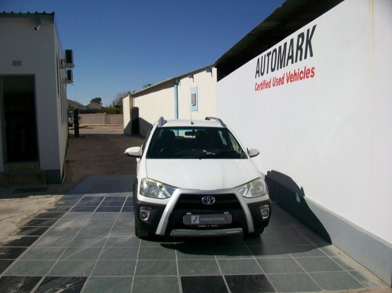 2014 Toyota ETIOS CROSS 1.5 SX pictures