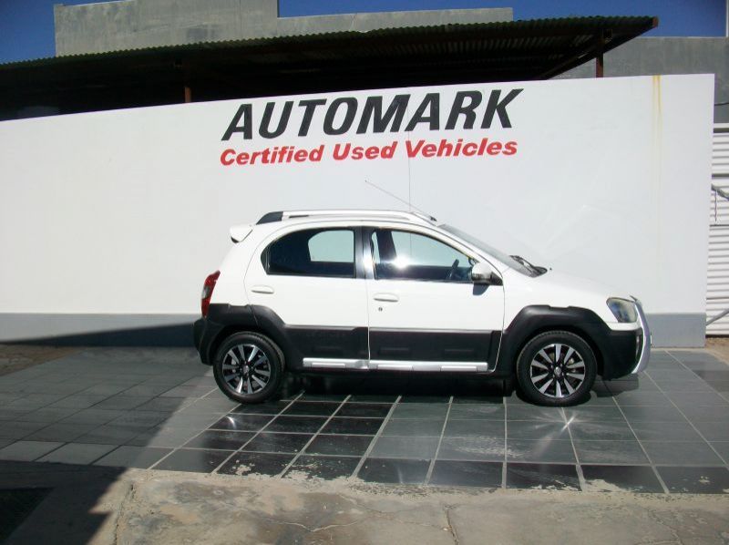 2014 Toyota ETIOS CROSS 1.5 SX pictures