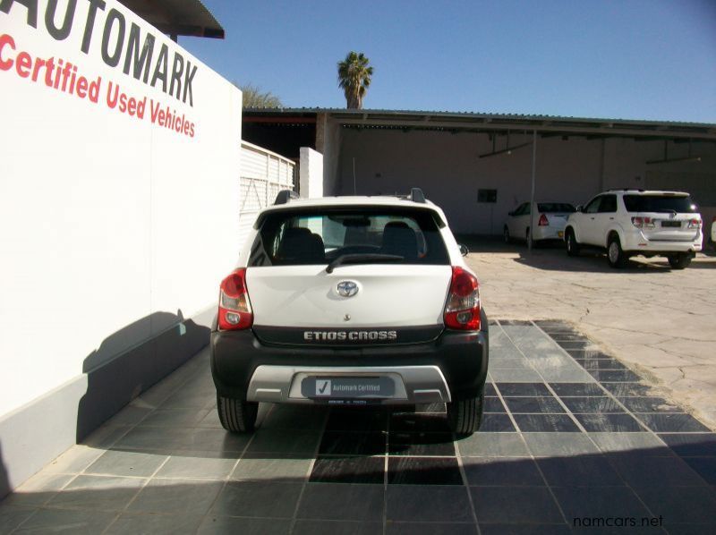 2014 Toyota ETIOS CROSS 1.5 SX pictures