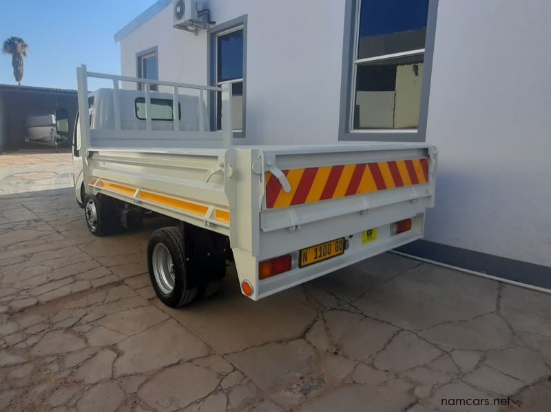 2023 Hino Truck 200 pictures