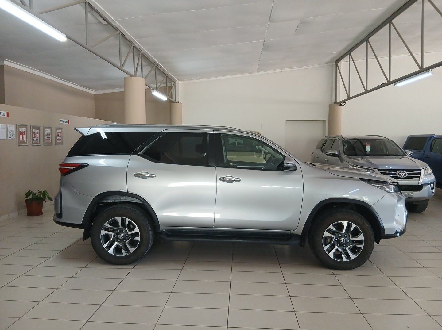 2025 Toyota Fortuner 2.4 4x4 AT pictures