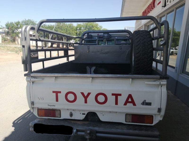 2015 Toyota Land Cruiser 4.0 V6 S/C pictures