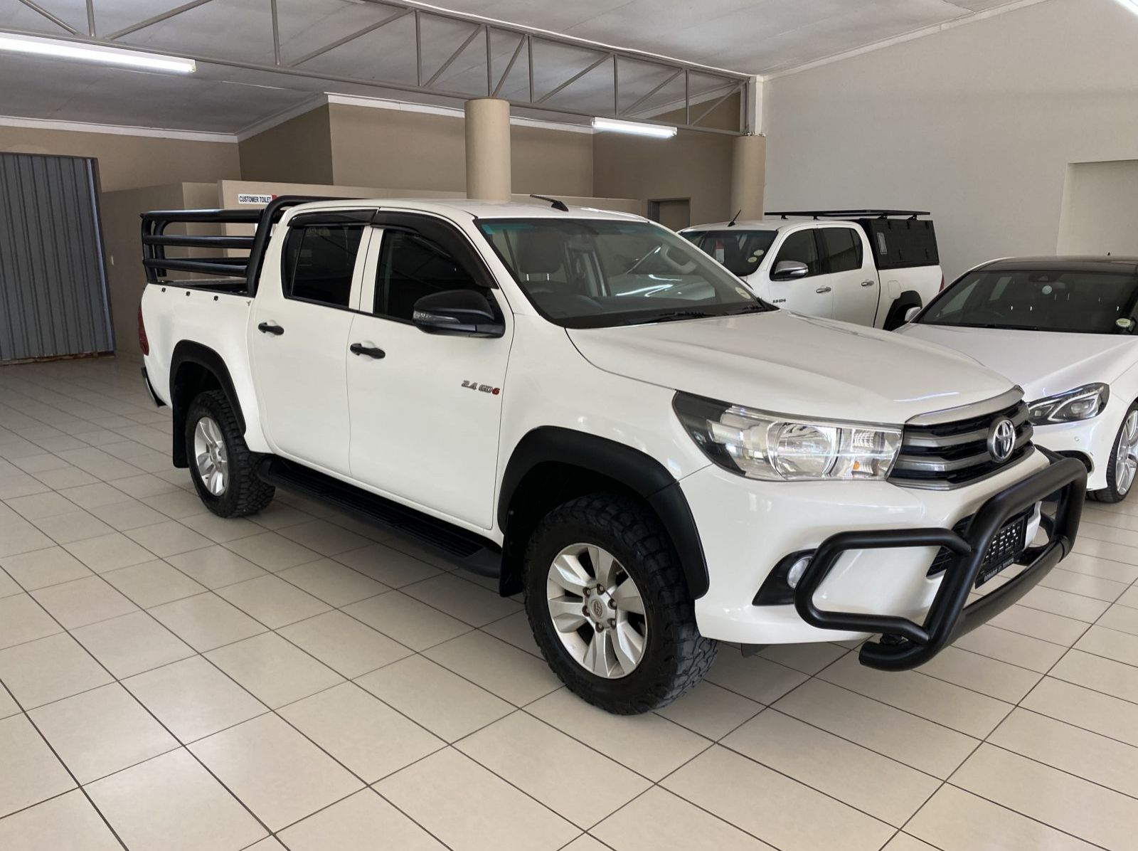2018 Toyota HILUX  2.4 AT 4x4 SRX pictures