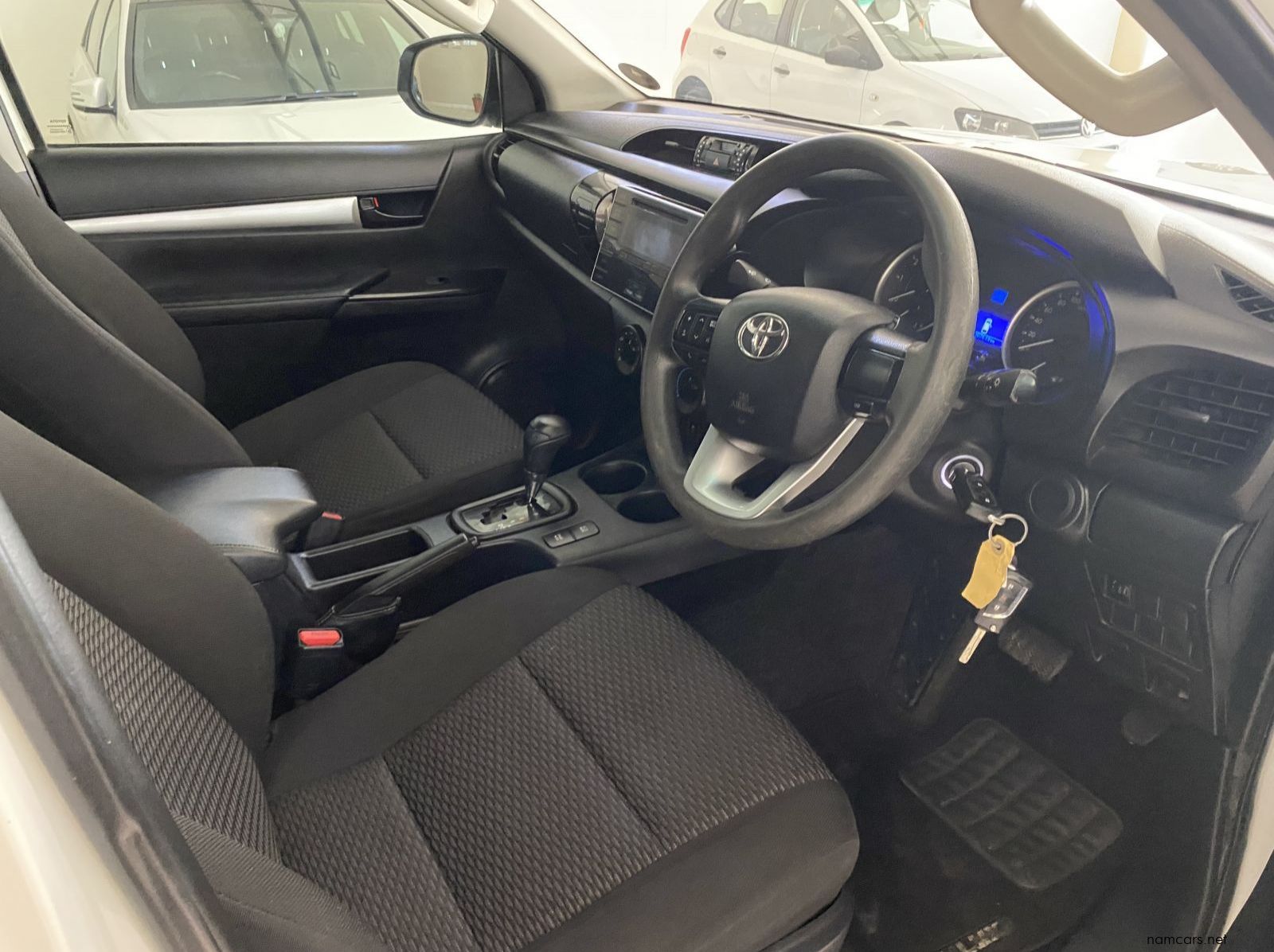 2018 Toyota HILUX  2.4 AT 4x4 SRX pictures