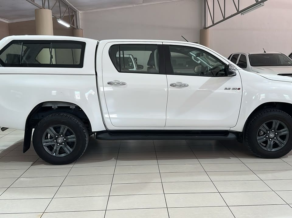 2024 Toyota Hilux 2.8 Gd-6 Rb Raider 4x4 A/t D/c pictures