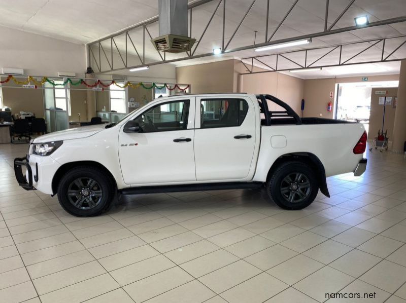 2022 Toyota HILUX 2.4 AT 4X4 pictures
