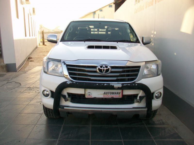 2015 Toyota HILUX pictures
