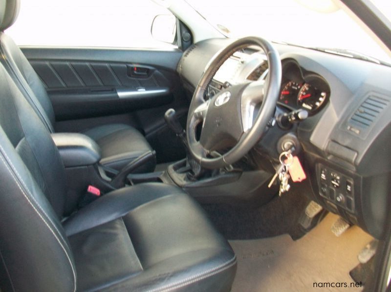 2015 Toyota HILUX pictures