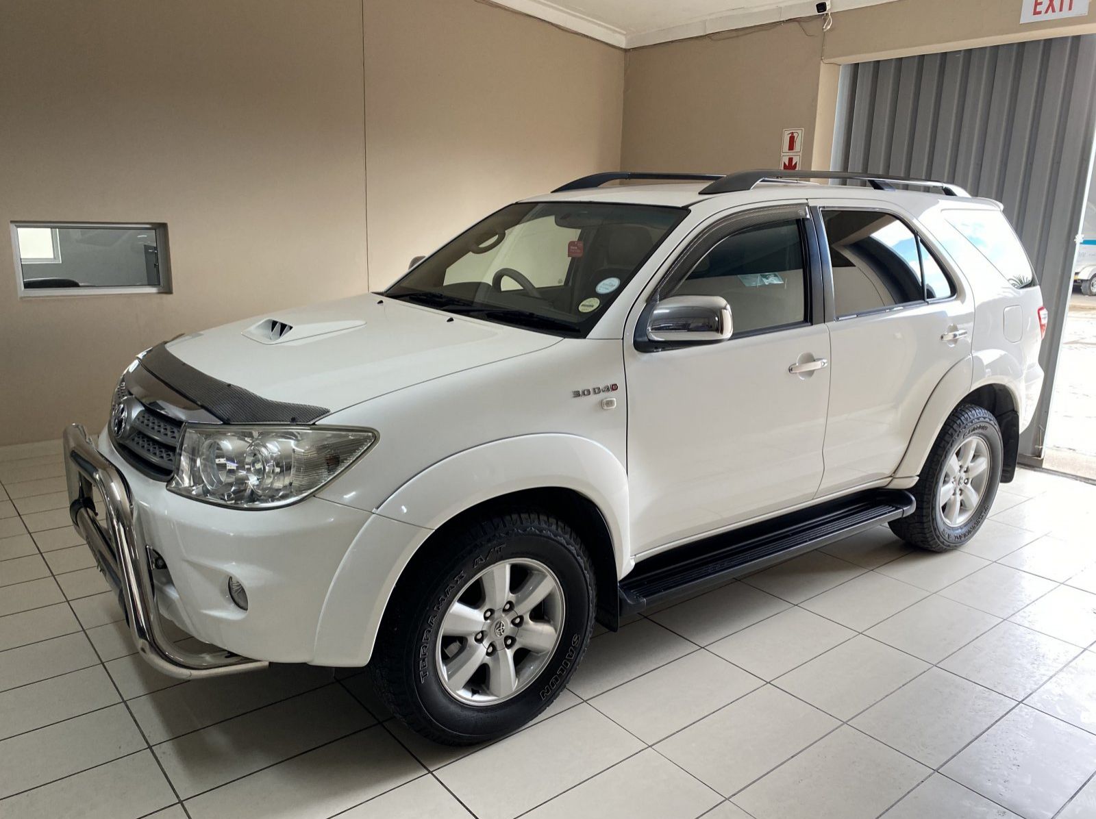 2011 Toyota Fortuner 3.0 D4D 4x4 MT pictures
