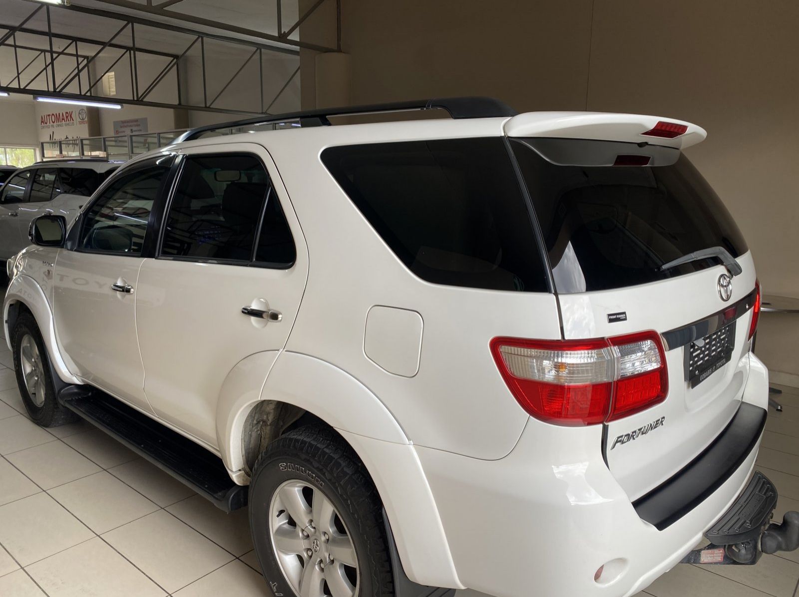 2011 Toyota Fortuner 3.0 D4D 4x4 MT pictures