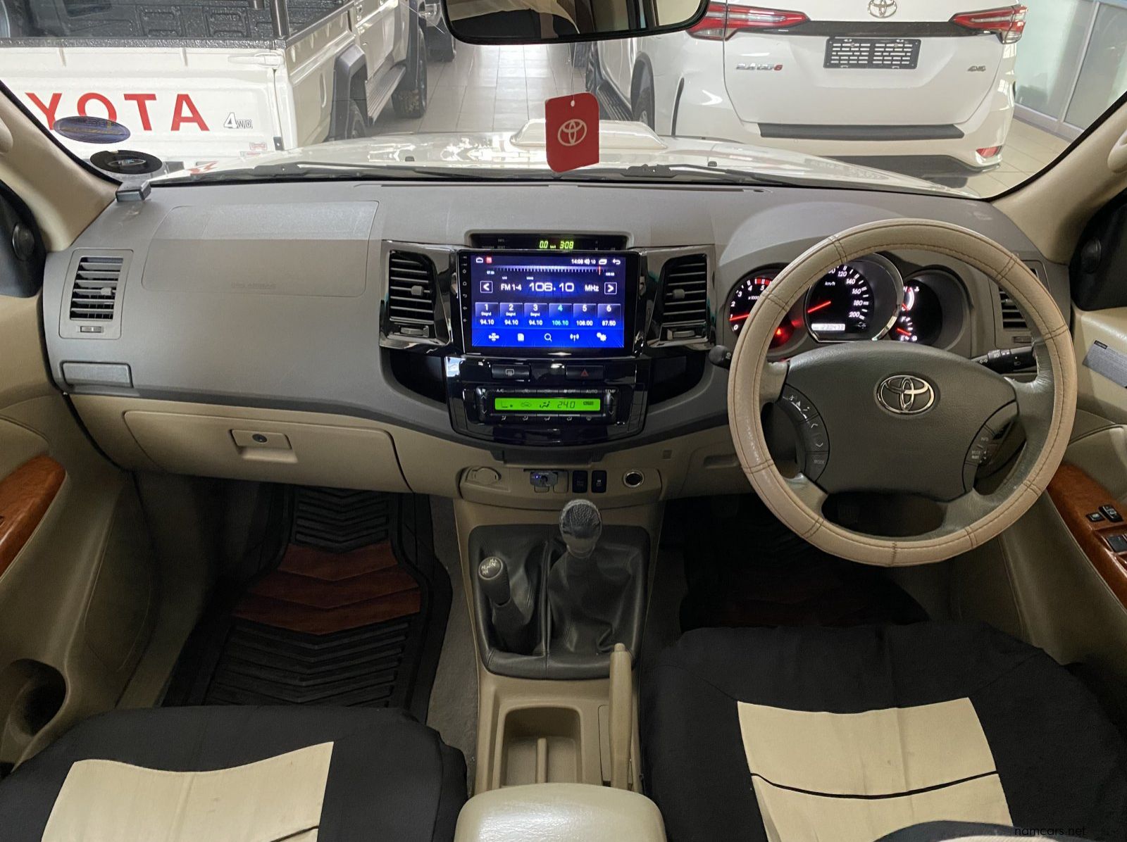 2011 Toyota Fortuner 3.0 D4D 4x4 MT pictures